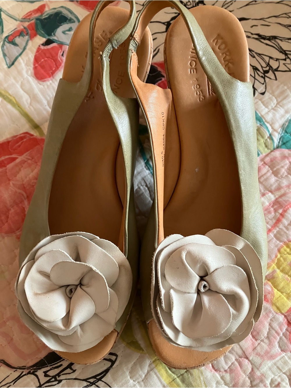 Kork-Ease  soft Green Slingback Sandals with Cream Flower size 9/40.5